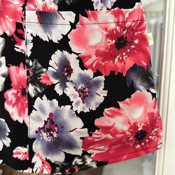 Healing Hands Premiere Floral Scrub Top size XS ~ NWOT ~ - Picture 4 of 5